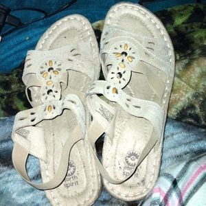 Earth Spirit sanders size USA 8 1/2